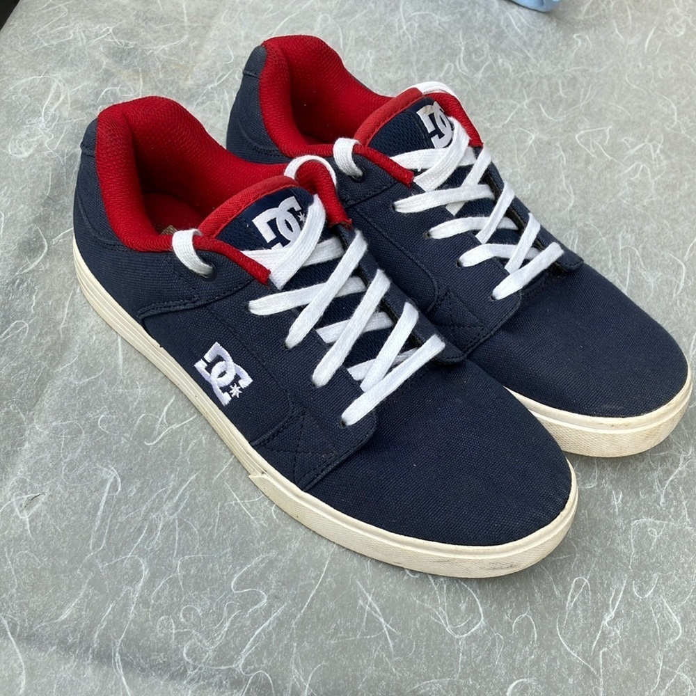DC Men's size 7 Navy and Red Skate Shoes